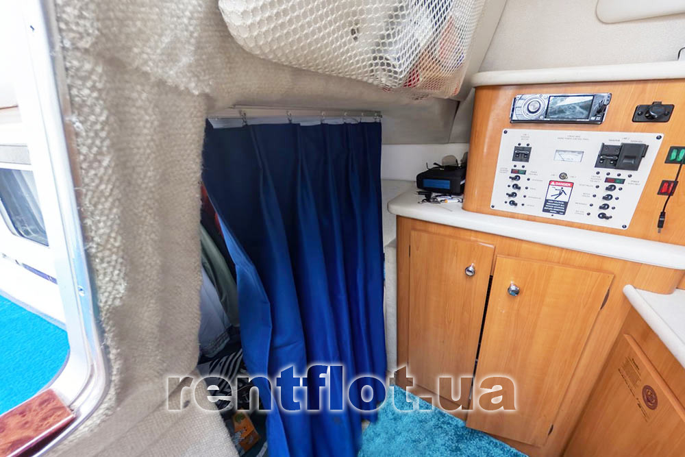 Увеличить фото приборной доски на скоростном катере Бейлайнер-2655 Приборная доска на скоростном катере Бейлайнер-2655
