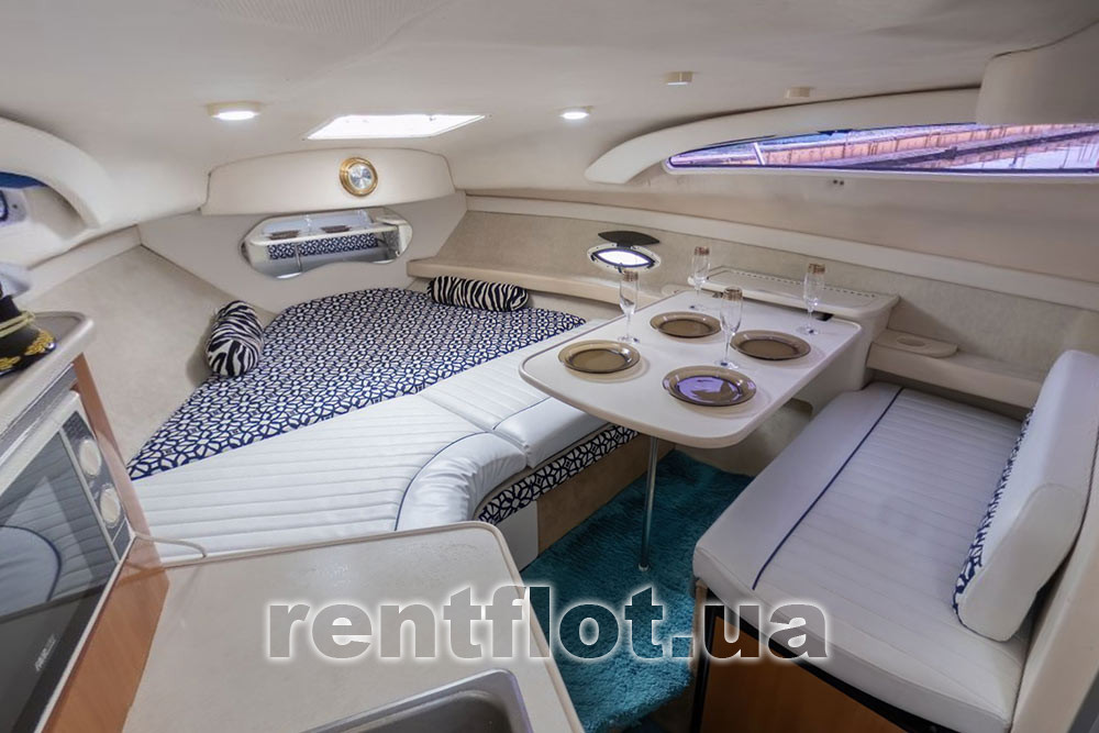 Увеличить фото кают-компании скоростного катера Бейлайнер-2655 Кают-компания скоростного катера Бейлайнер-2655