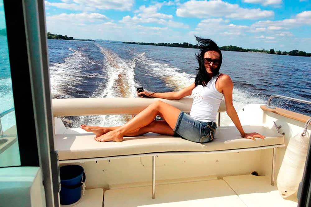 Прогулка на катере Жено-625