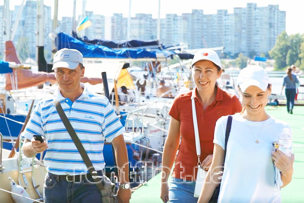 Enlarge the photo of the participants to the sailing corporate regatta Following the participants to the sailing corporate regatta