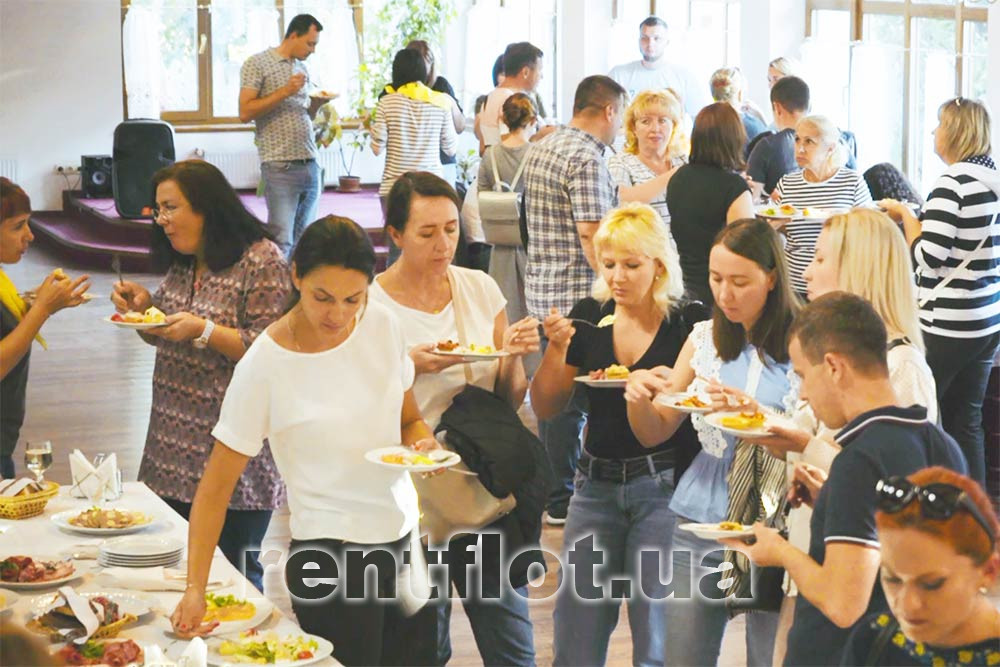 Enlarge the photo of the participants of the sailing regatta after the awarding ceremony Participants in the sailing regatta after the awarding ceremony