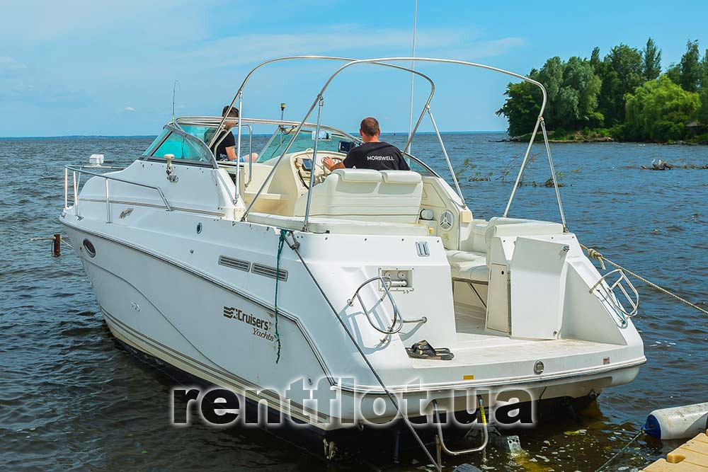 Enlarge photo of the port side of the motor yacht Cruiser-720 Port side of motor yacht Cruiser-720