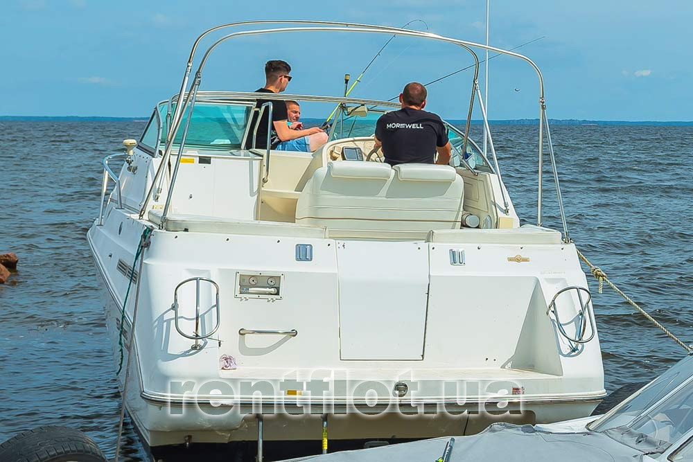 Enlarge photo of the stern of the motor yacht Cruiser-720 Stern of the motor yacht Cruiser-720