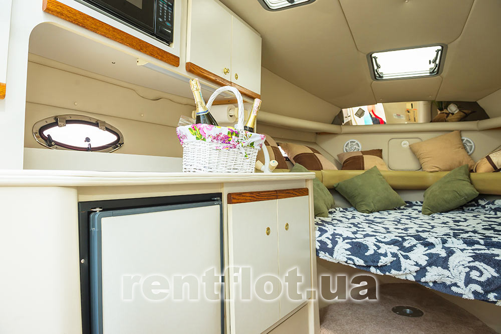 Enlarge photo of the galley of motor yacht Cruiser-720 Galley of motor yacht Cruiser-720