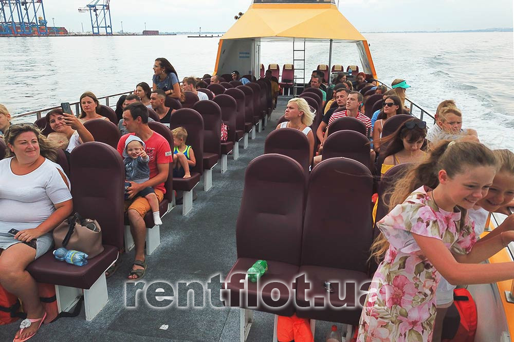 Enlarge photo of guests on board Legend-2 Guests on the boat Legenda-2