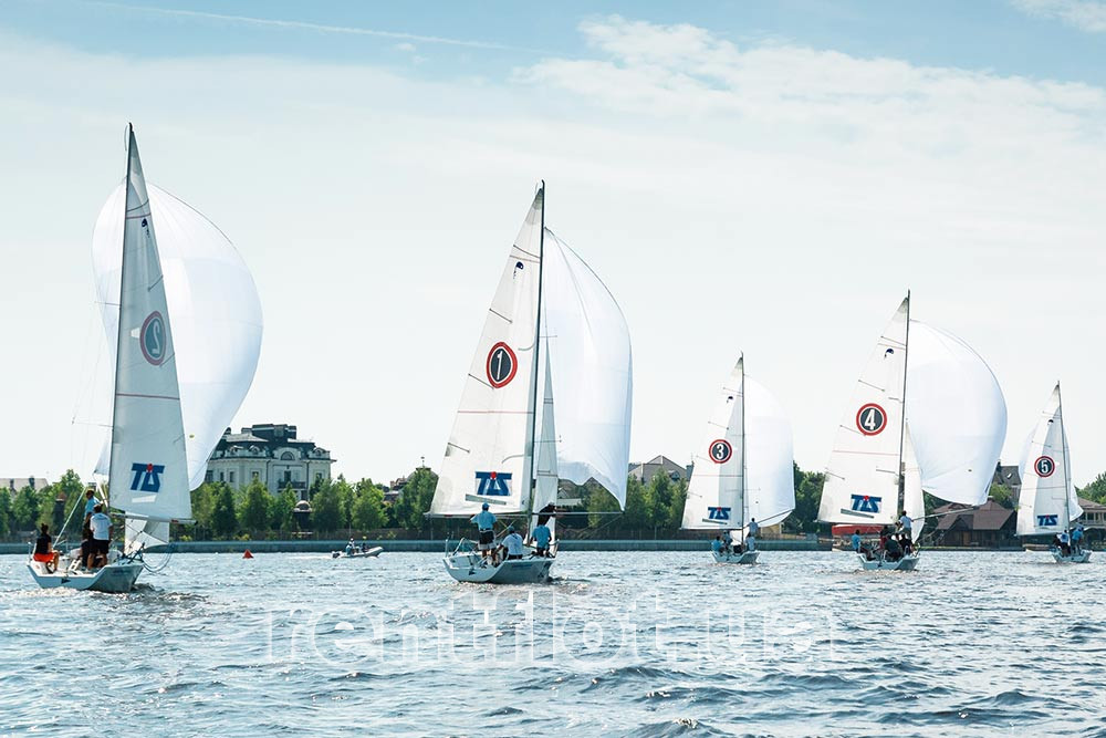 Збільшити фото корпоративної парусної регати на Дніпрі Києва Корпоративна парусна регата на Дніпрі Києва