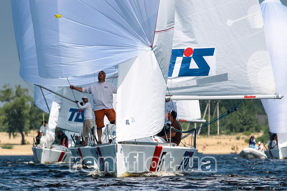 Збільшити фото розпалу проведення корпоративної парусної регати на річці Дніпро Розпал проведення корпоративної парусної регати на річці Дніпро