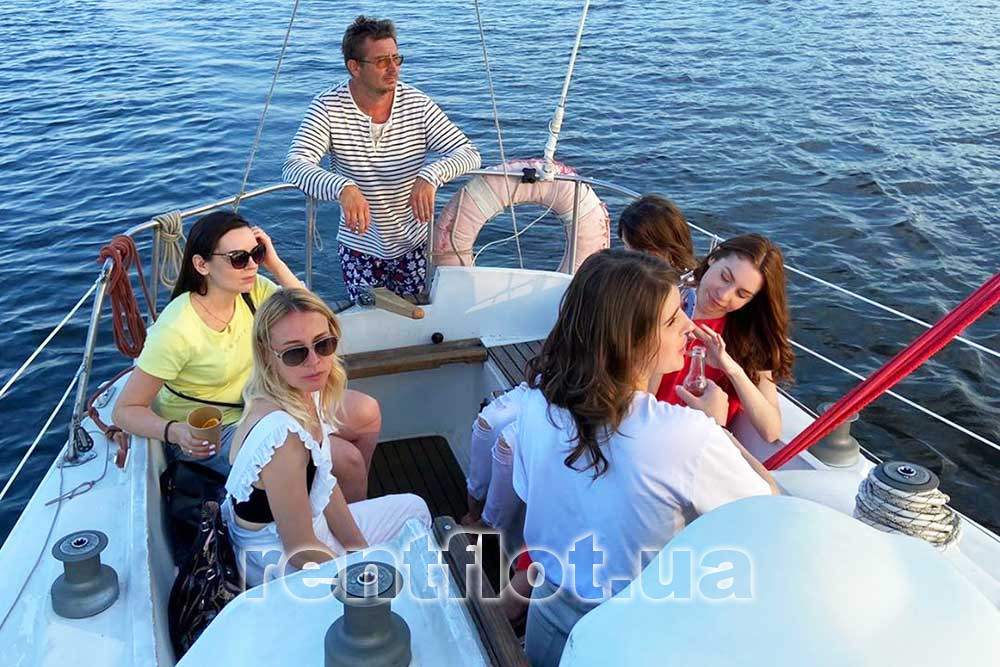 Увеличить фото вечеринки на парусной яхте Шанс Вечеринка на парусной яхте Шанс