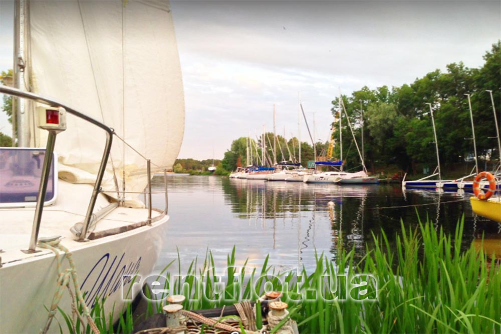 Увеличить фото парусной яхты Шанс в яхт-клубе Парусная яхта Шанс в яхт-клубе
