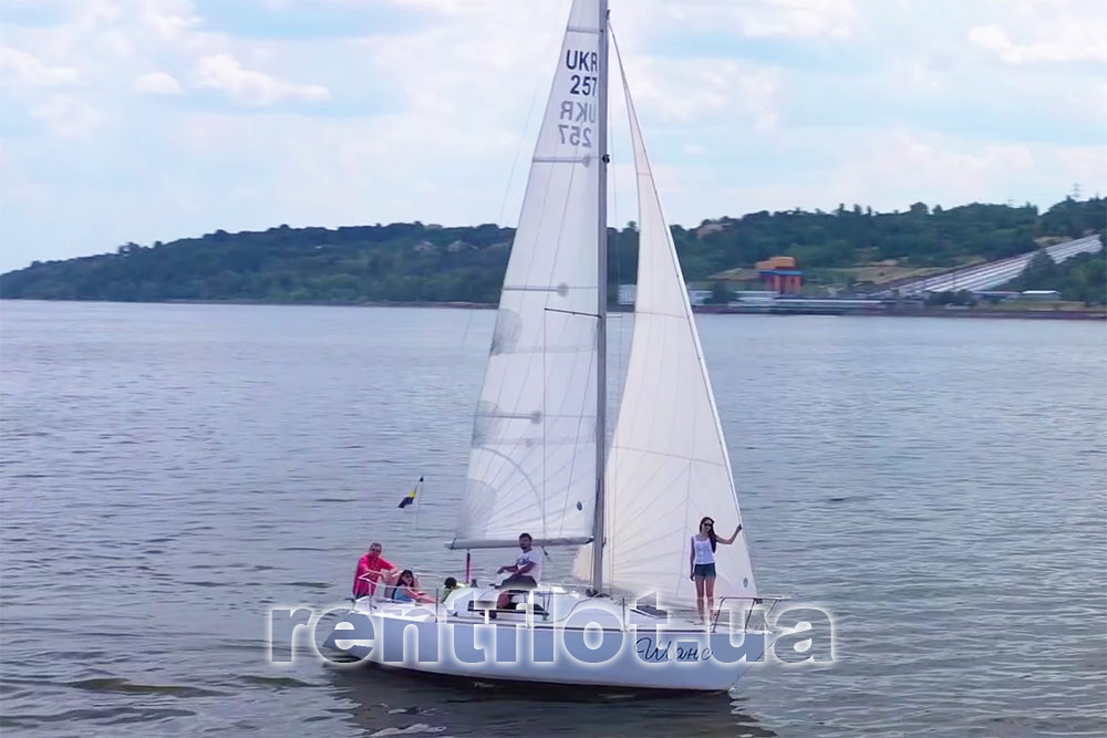 Увеличить фото парусной яхты Шанс на реке Парусная яхта Шанс на реке