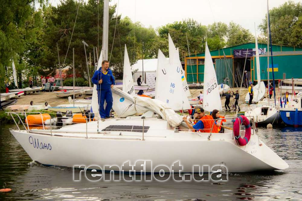 Увеличить фото захода в яхт-клуб парусной яхты Шанс Парусная яхта Шанс заходит в яхт-клуб