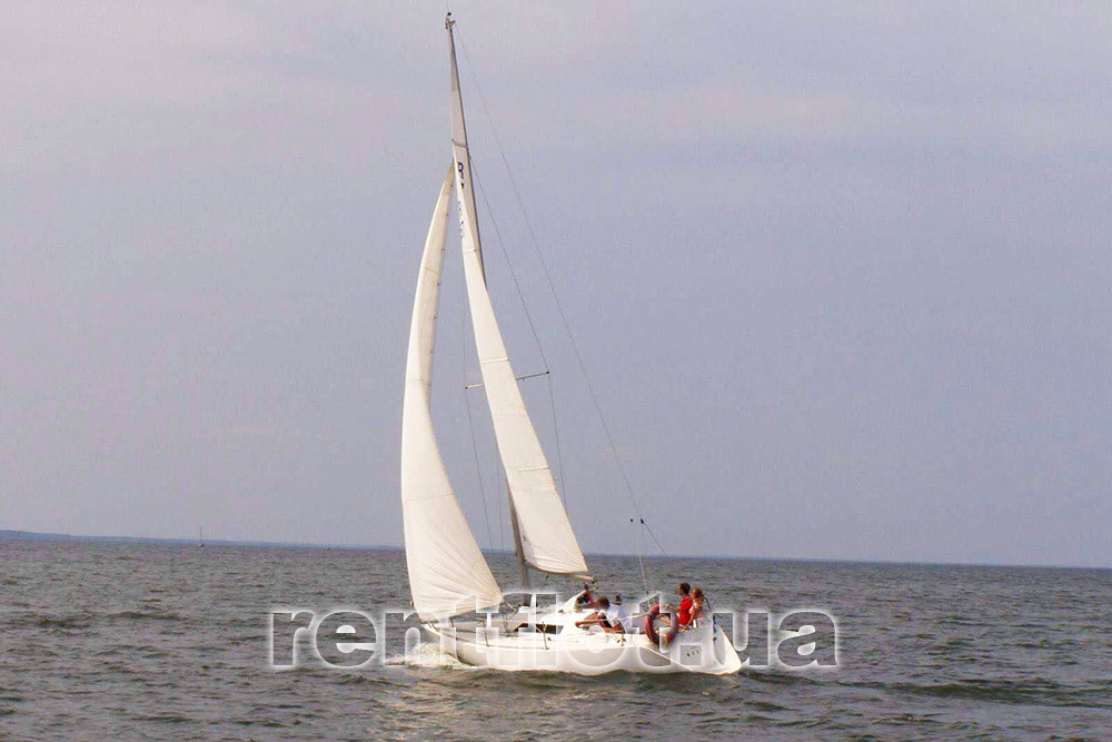 Увеличить фото парусной яхты Шанс идущей правым галсом Парусная яхта Шанс идёт правым галсом