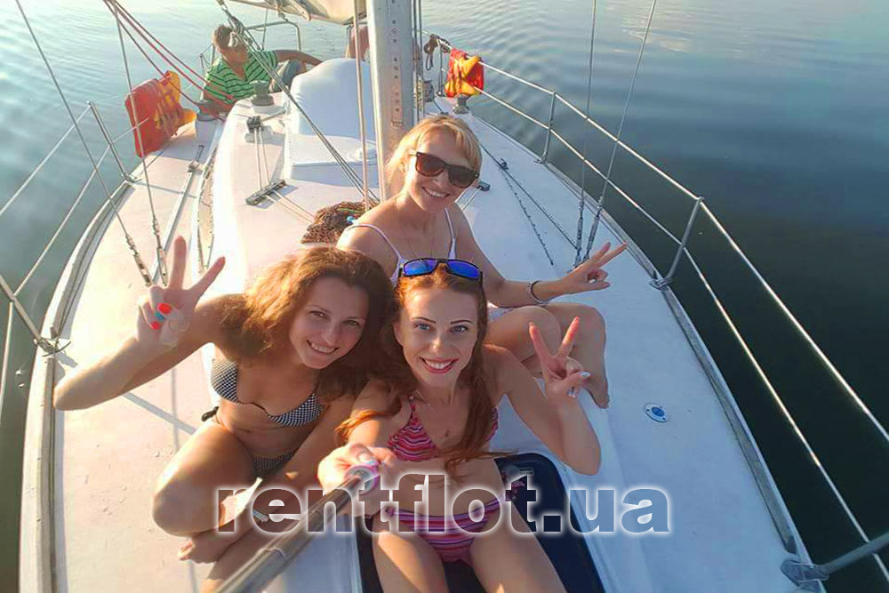 Увеличить фото на носу парусной яхты Шанс На носу парусной яхты Шанс