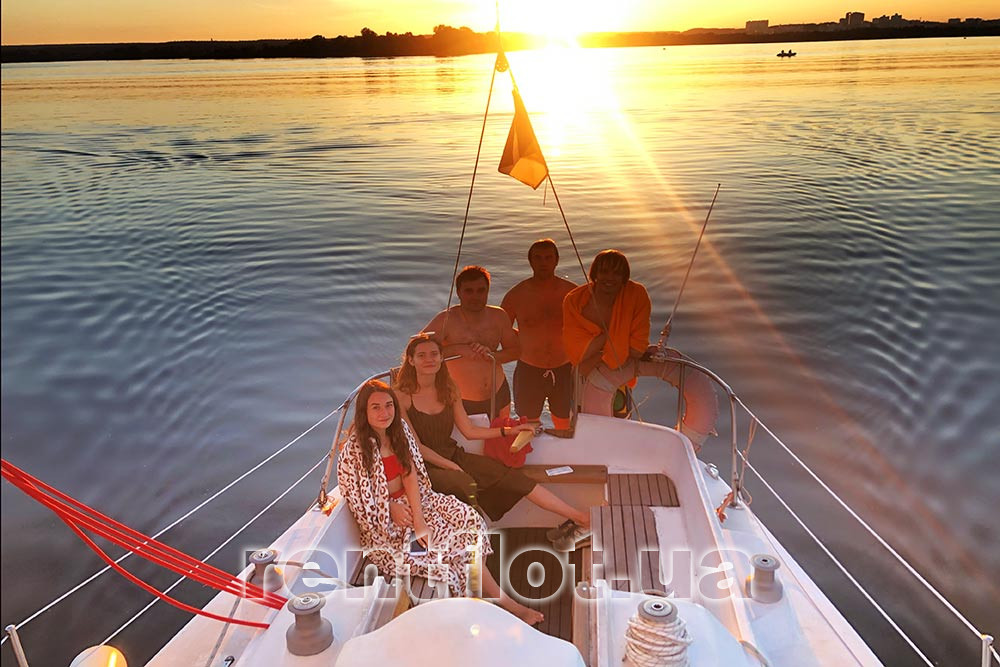 Увеличить фото вечера на парусной яхте Шанс Вечер на парусной яхте Шанс