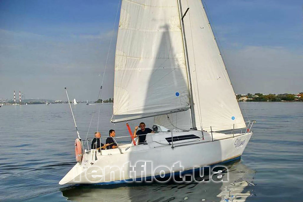 Увеличить фото правого борта парусной Шанс Правый борт парусной яхты Шанс