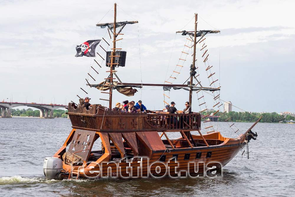 Увеличить фото правого борта шхуны Черная Жемчужина Правый борт шхуны Черная Жемчужина