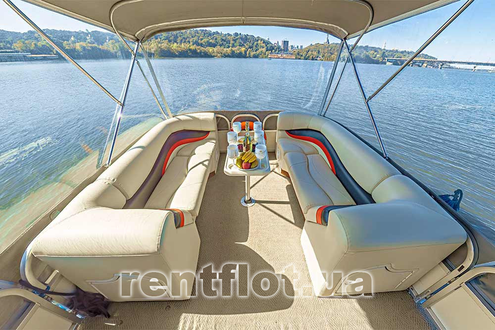 Enlarge photo of the bow of the terrace of the Barbara Party Cruiser The bow of the terrace of the Barbie Party Cruiser