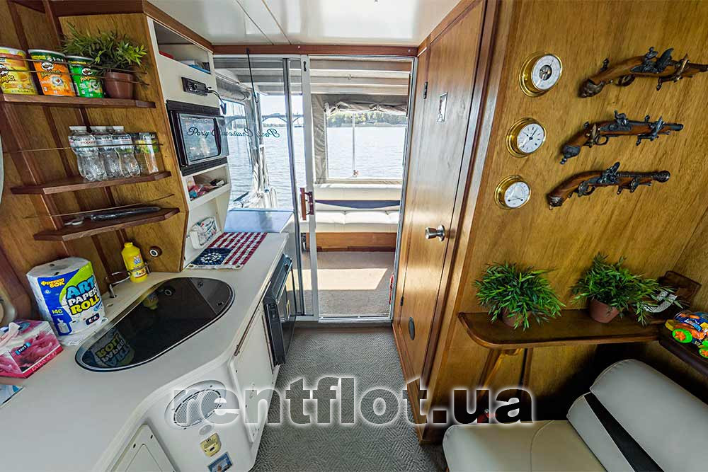 Enlarge photo of the salon and aft of the Party Cruiser Barbara Salon and aft of the Party Cruiser Barbara