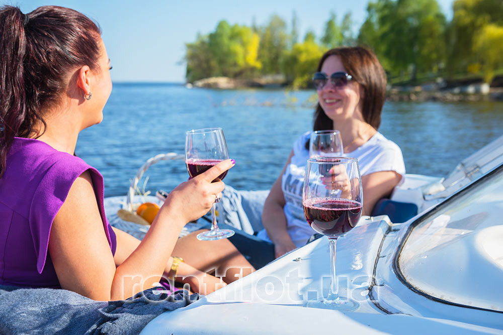 Enlarge photo of a bachelorette party on a motor boat Azura-520M Hen party on a motor boat Azura-520M