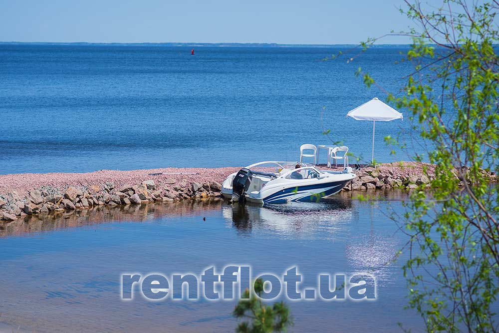 Enlarge photo of rest on the motor boat Azura-520M Rest on the motor boat Azura-520M