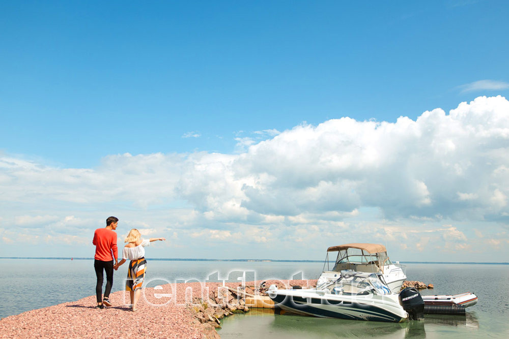 Enlarge photo of guests of the motor boat Azura-520M Guests of the motor boat Azura-520M