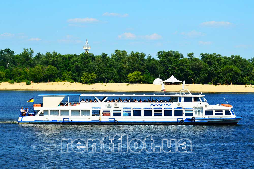 Walk on the motor ship Ai-Petri