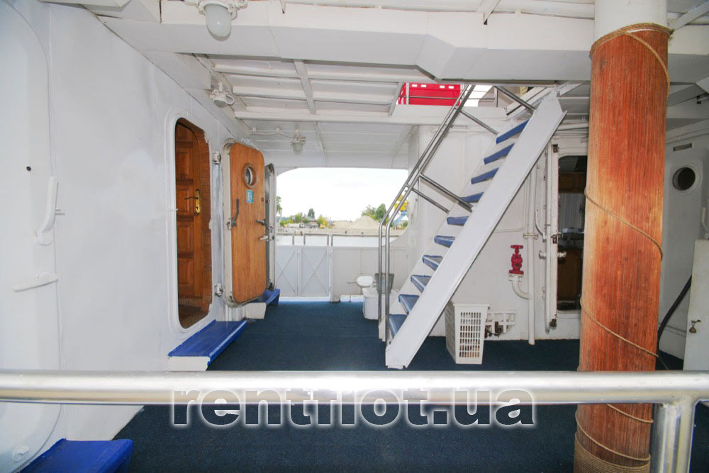 Увеличить фото тарап между палубами теплохода Акона Трап между палубами теплохода Акона