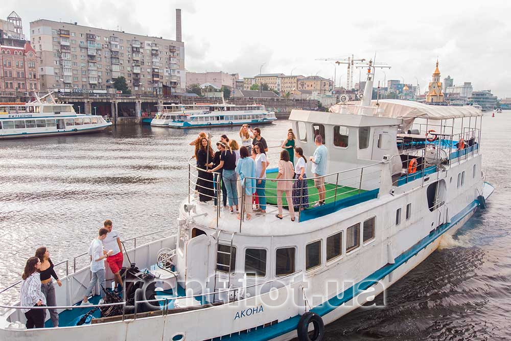 Увеличить фото вечеринки на теплоходе Акона Вечеринка на теплоходе Акона