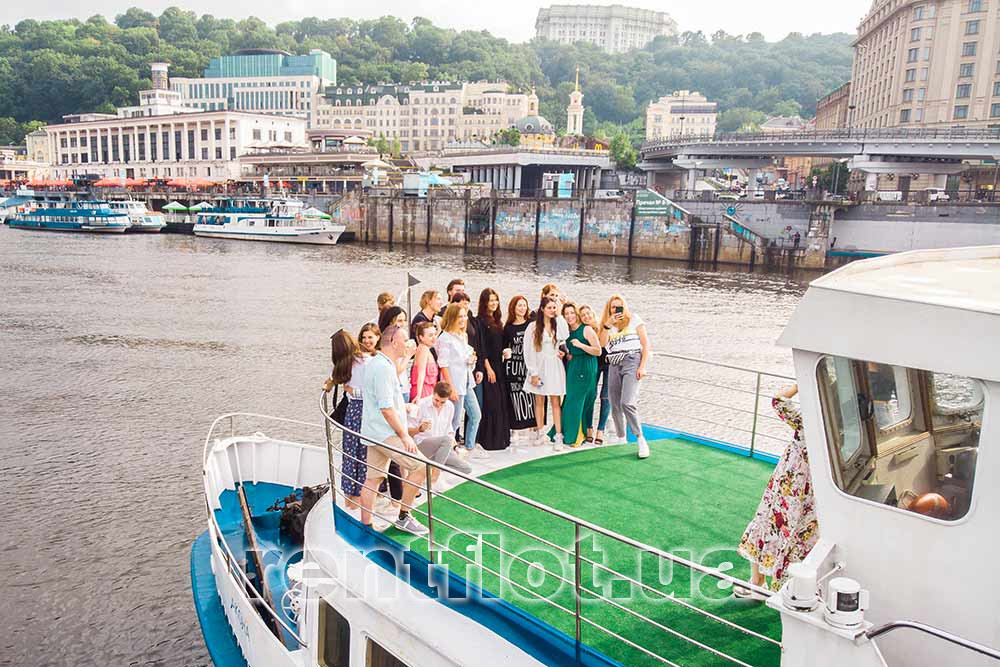 Увеличить фото встречи выпускников на теплоходе Акона Встреча выпускников на теплоходе Акона