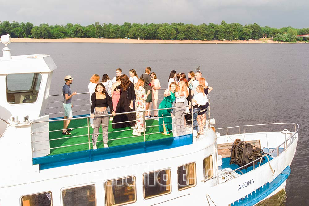 Увеличить фото корпоратива на теплоходе Акона Корпоратив на теплоходе Акона