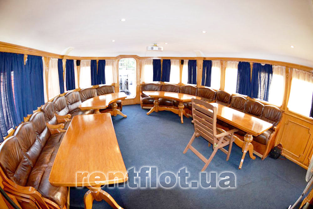 Увеличить фото носового салона нижней палубы теплохода Акона Носовой салон нижней палубы теплохода Акона