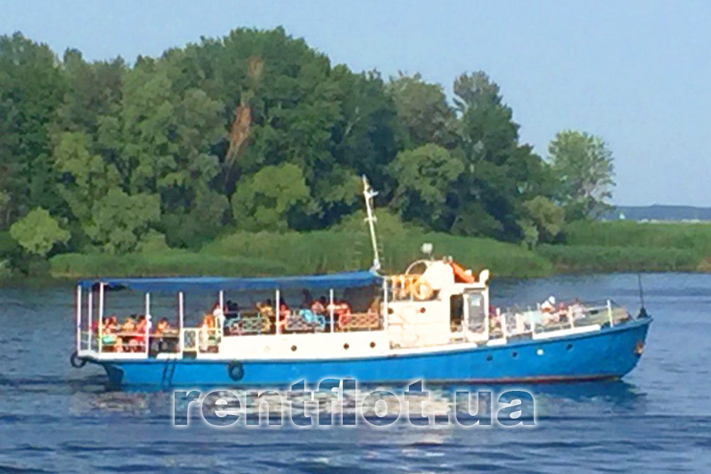 Enlarge photo of a walk on the ship Discovery Boat trip Discovery