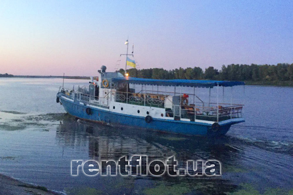 Enlarge photo of a walk on the ship Discovery Evening cruise on the Discovery motor ship