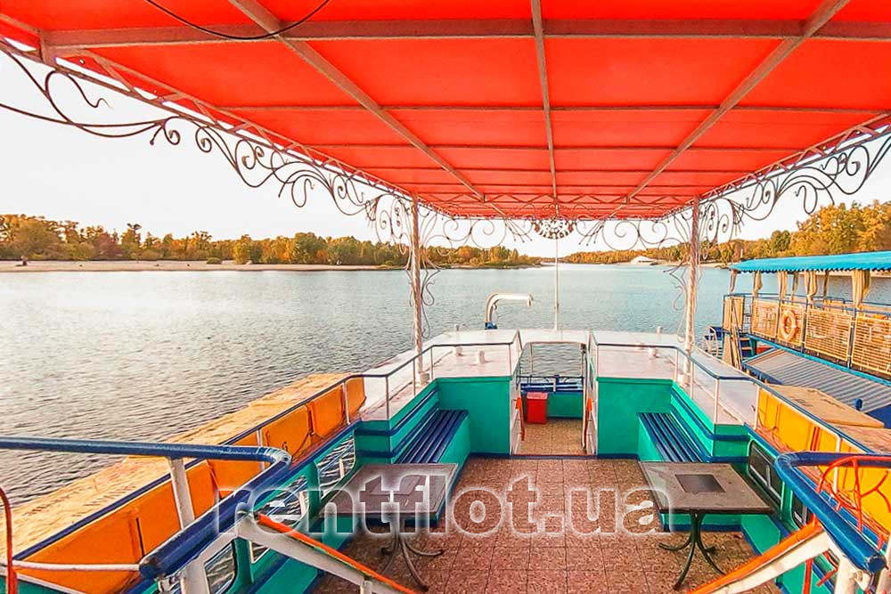 Увеличить фото кормовой части верхней палубы на теплоходе Эльбрус Кормовая часть верхней палубы на теплоходе Эльбрус