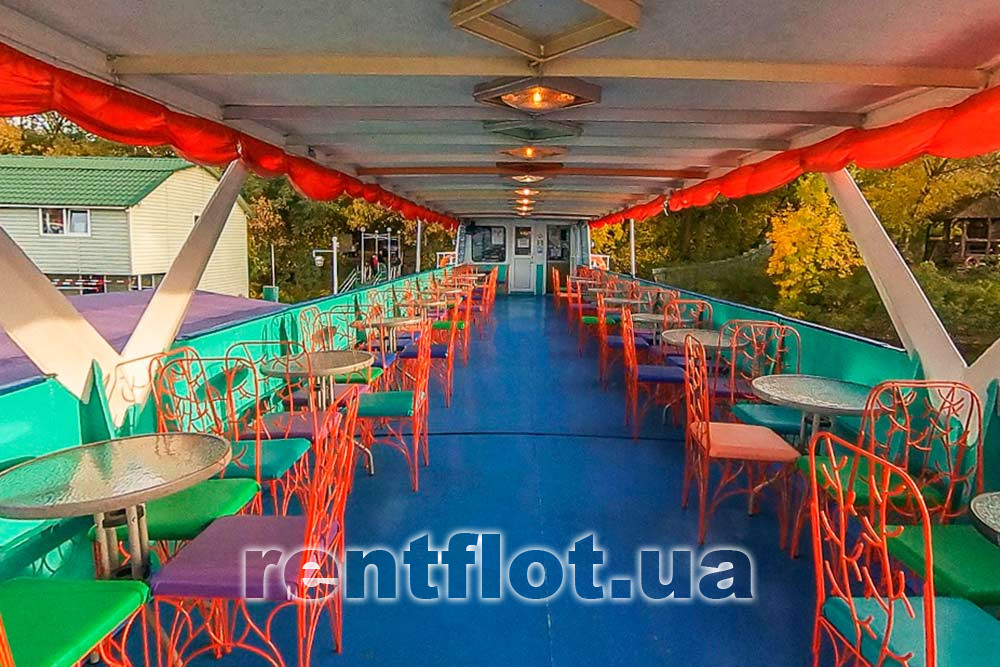 Увеличить фото верхней палубы теплохода Эльбрус Верхняя палуба теплохода Эльбрус