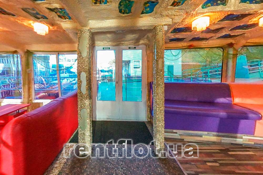 Увеличить фото входа на борт теплохода Эльбрус Вход на борт теплохода Эльбрус