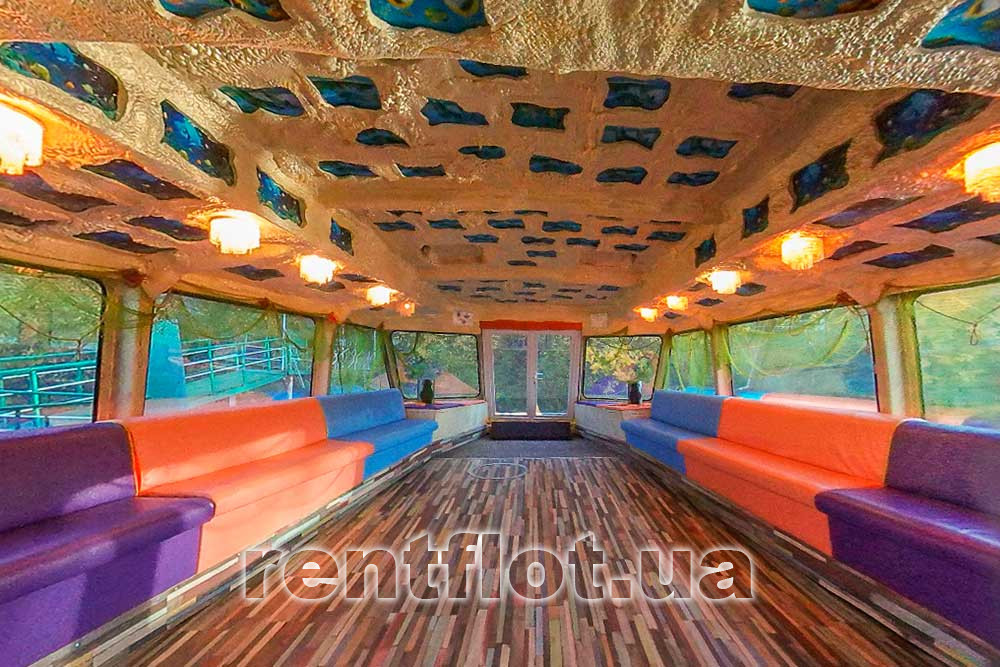 Увеличить фото носового салона теплохода Эльбрус Носовой салон теплохода Эльбрус