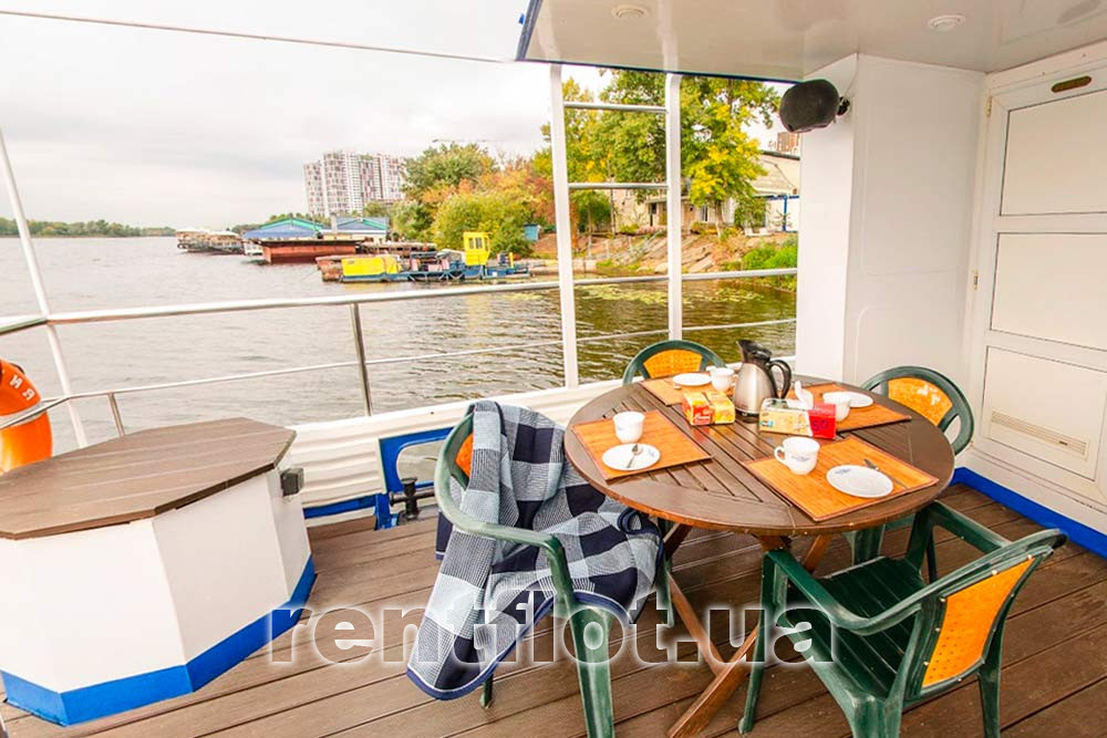 Збільшити фото зустрічі друзів на теплоході Юлія Марія Зустріч друзів на теплоході Юлія Марія