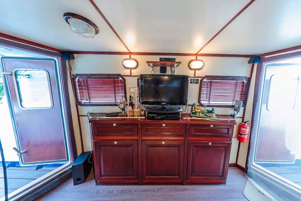 Збільшити фото розваг на теплоході Юлія Марія Розваги на теплоході Юлія Марія