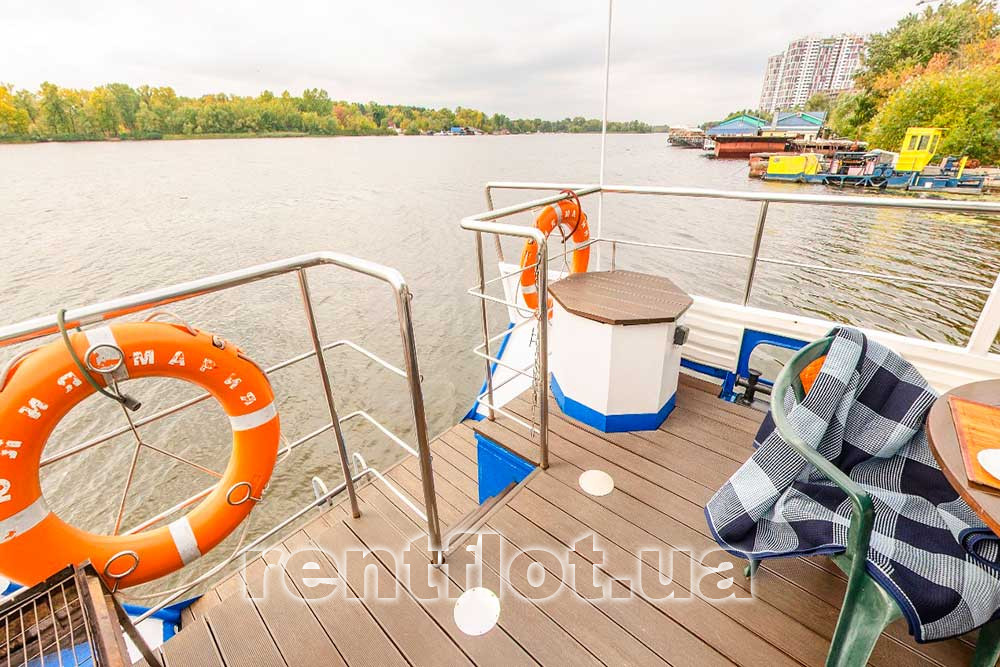 Збільшити фото корми теплохода Юлія Марія Корма теплохода Юлія Марія