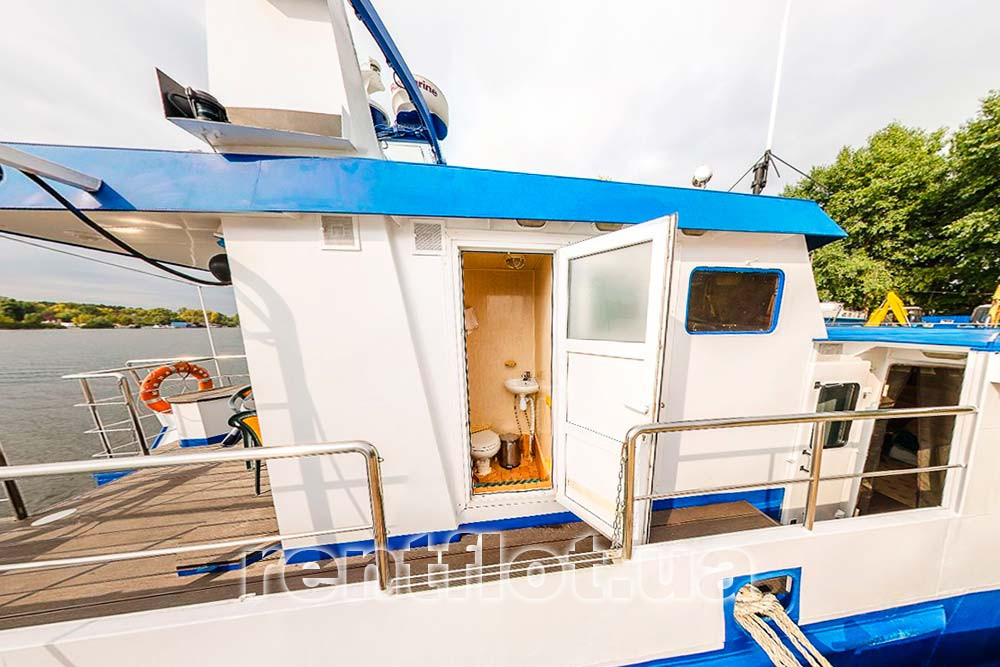 Збільшити фото гальюна на теплоході Юлія Марія Гальюн на теплоході Юлія Марія