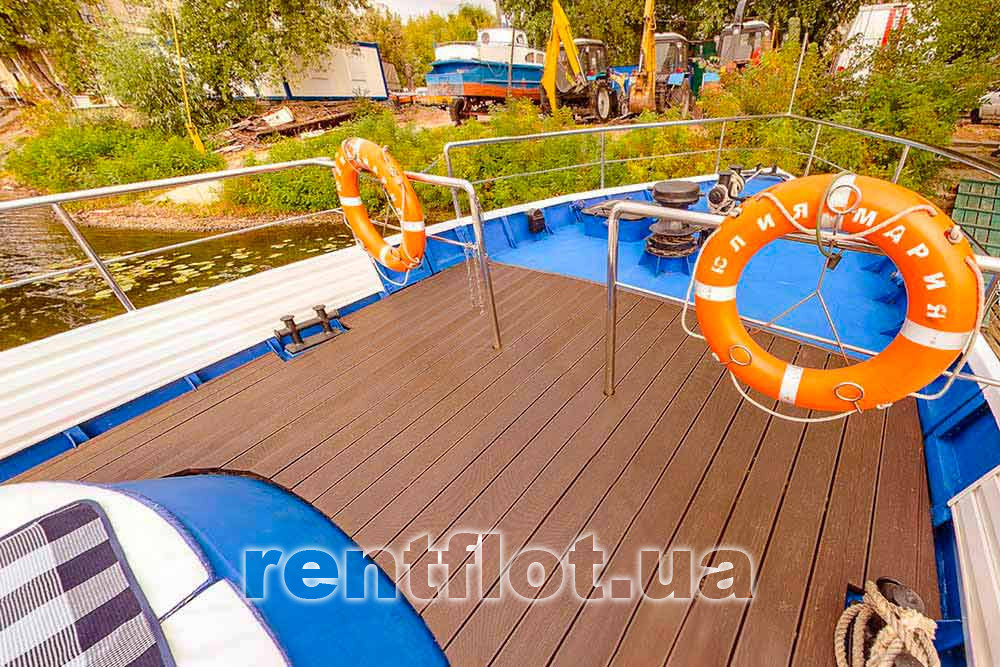 Збільшити фото носа теплохода Юлія Марія Ніс теплохода Юлія Марія