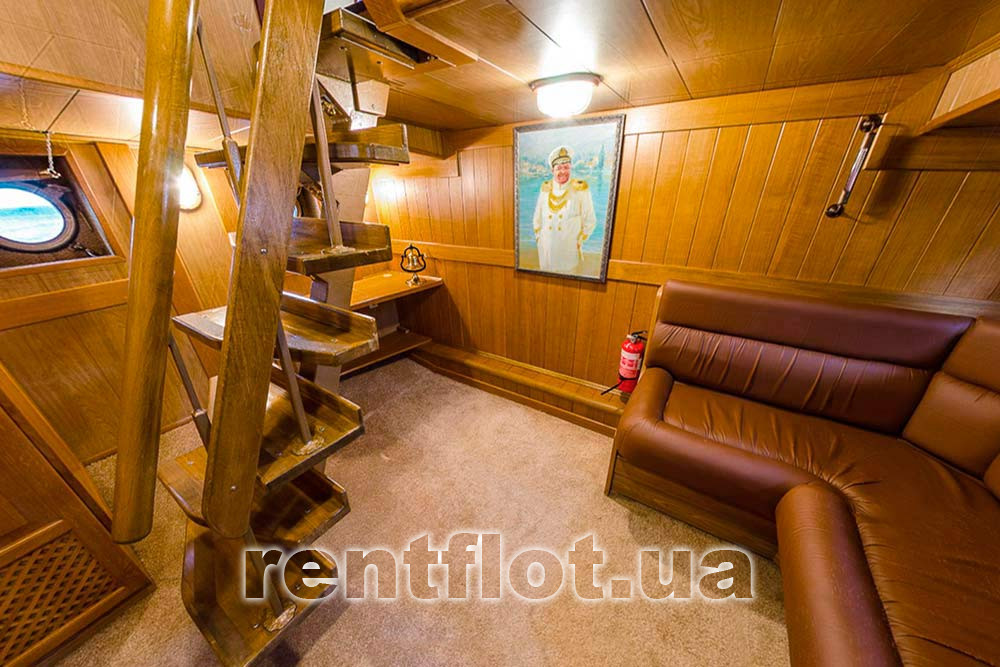 Збільшити фото кают-компанії нижньої палуби теплохода Юлія Марія Кают-компанія нижньої палуби теплохода Юлія Марія