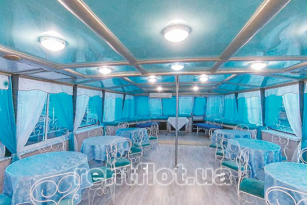 Збільшити фото носового салону нижньої палуби теплохода Каштан-2 Носовий салон нижньої палуби теплохода Каштан-2