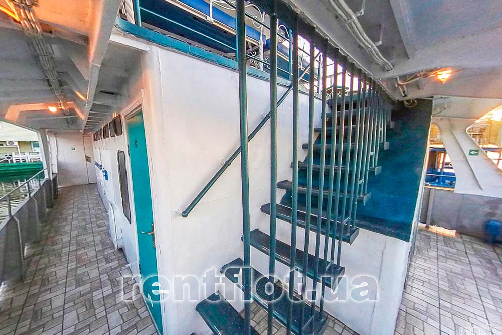 Збільшити фото ттапа між палубами на теплоході Каштан-2 Трап між палубами на теплоході Каштан-2