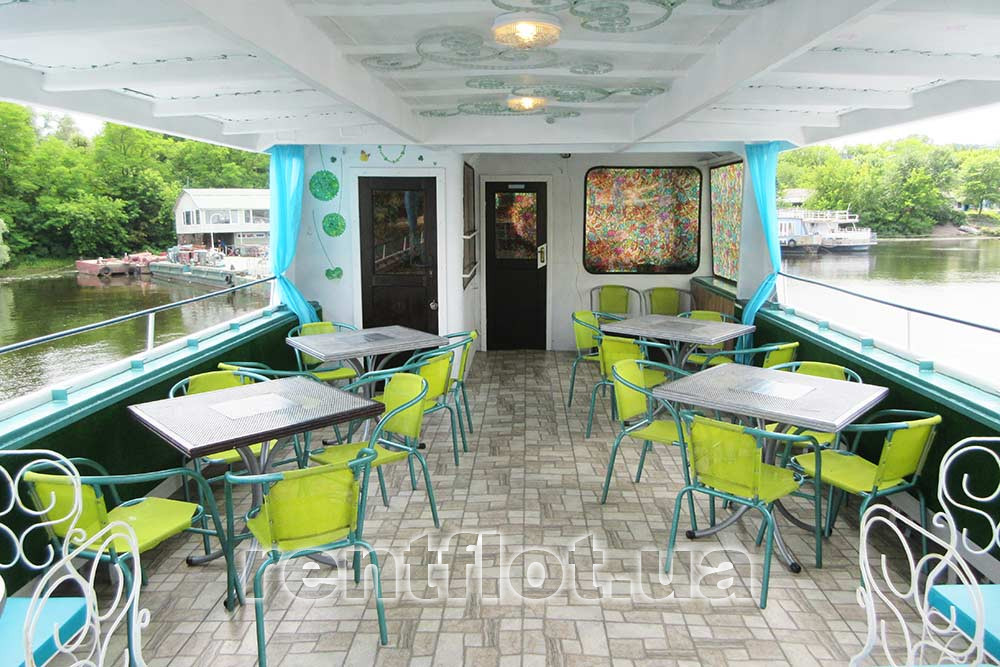 Збільшити фото капітанською рубки на теплоході Каштан-2 Капітанська рубка на теплоході Каштан-2