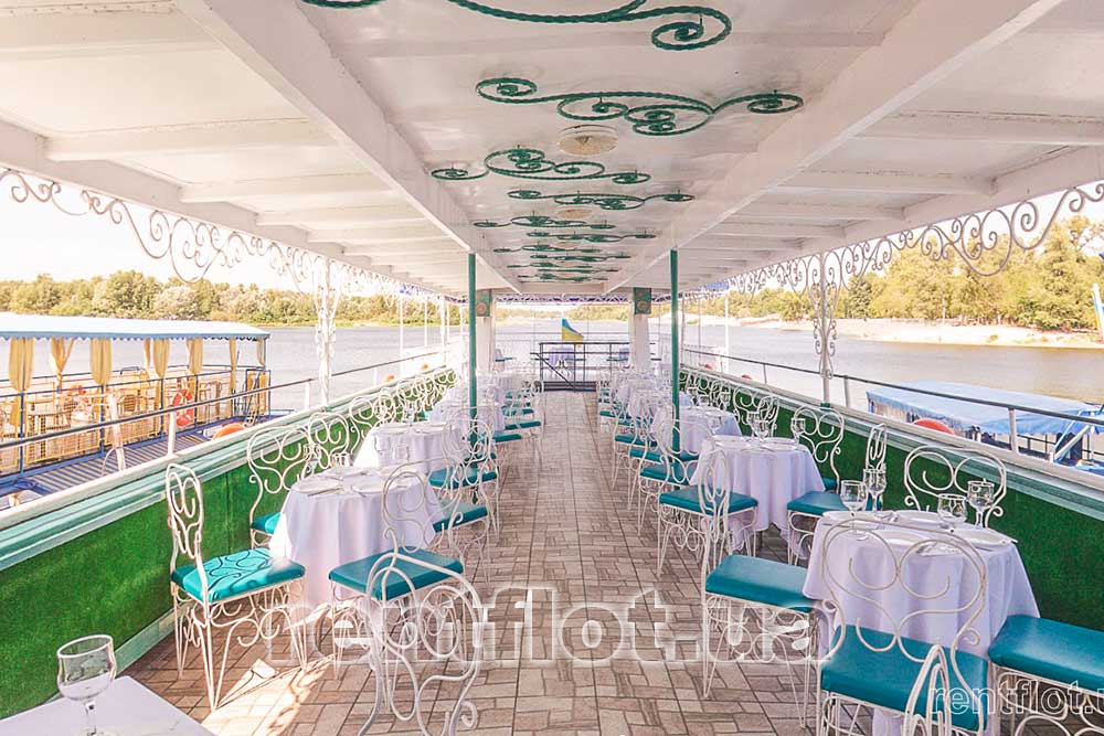 Збільшити фото верхньої палуби теплохода Каштан-2 Верхня палуба теплохода Каштан-2