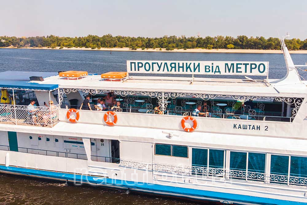 Збільшити фото корпоративу на теплоході Каштан-2 Корпоратив на теплоході Каштан-2