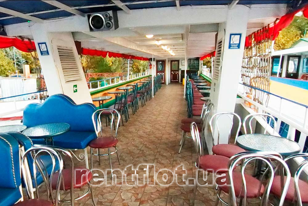 Enlarge photo of the upper deck of the motor ship Kashtan-5 Верхня палуба теплохода Каштан-5