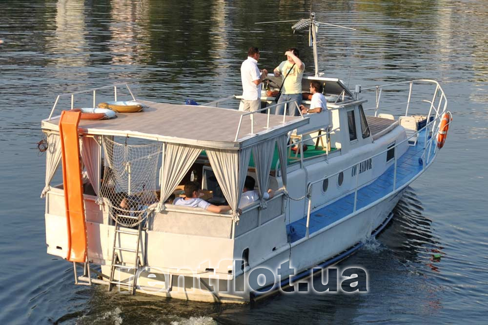 Збільшити фото зустрічі з друзьяміі на теплоході Командор Зустріч з друзями на теплоході Командор
